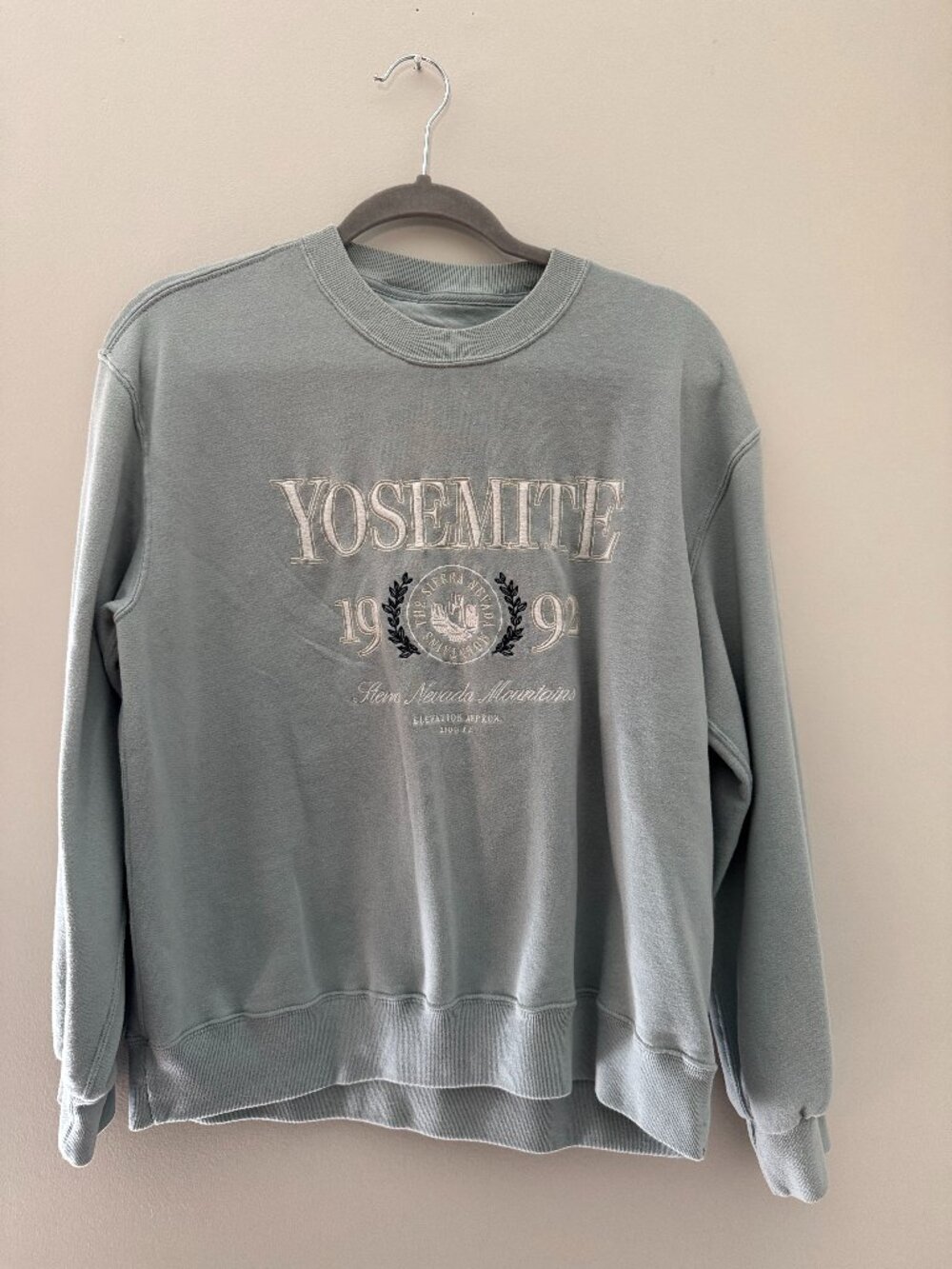 Abercrombie & Fitch Yosemite Embroidered Crewneck Size M